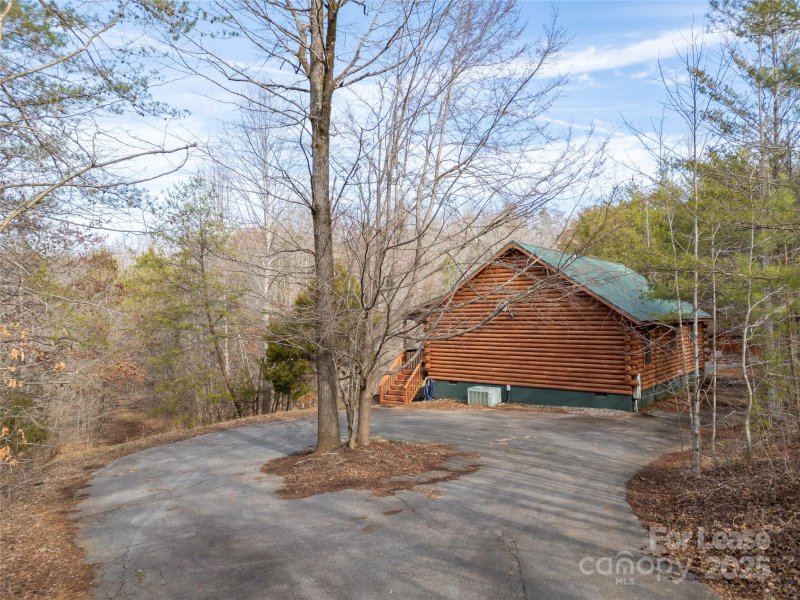 Property image 2 of 476 Front Ridge Circle in Green River Highlands, Rutherfordton, NC 28139