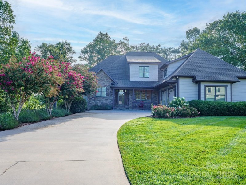 Property image 2 of 34 King Heights Drive in King Heights, Fletcher, NC 28732