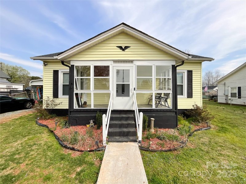 Property image 4 of 101 Loya Street in Madora, Mount Holly, NC 28120