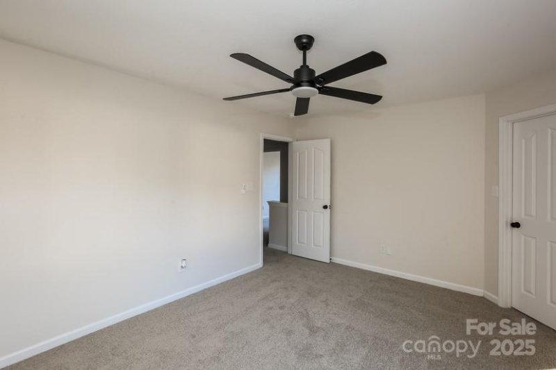 Property image 4 at 2868 Oasis Lane, Charlotte, NC 28214