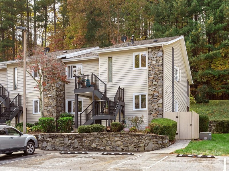 Property image 2 at 610 Britton Creek Drive, Hendersonville, NC 28791