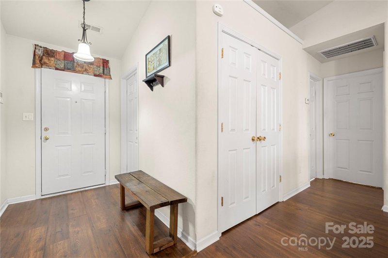 Property image 3 of 6708 Burning Oak Lane in Oakdale Green, Charlotte, NC 28216