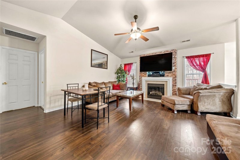 Property image 4 of 6708 Burning Oak Lane in Oakdale Green, Charlotte, NC 28216