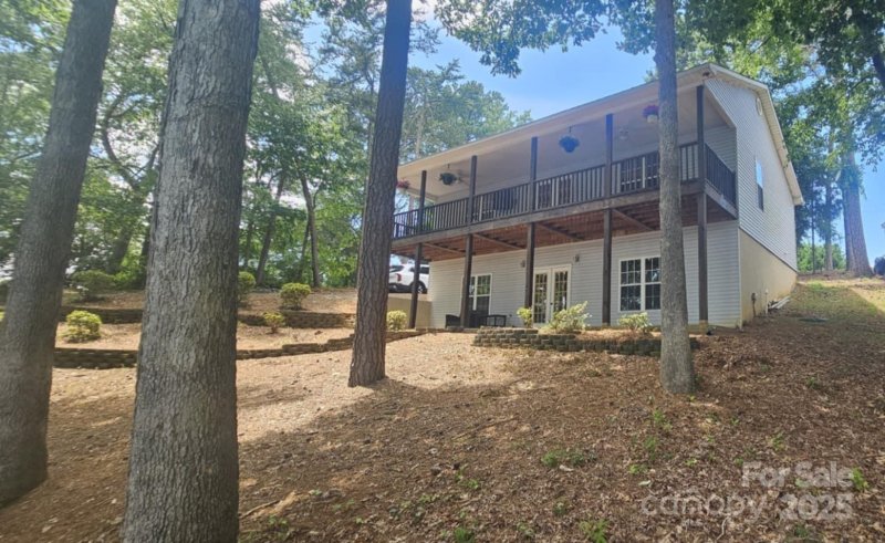 Property image 2 of 604 Fairway Shores Road in Fairway Shores, Mount Gilead, NC 27306