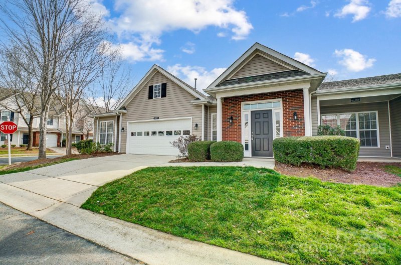 Property image 2 at 10011 Forest View Lane, Charlotte, NC 28213