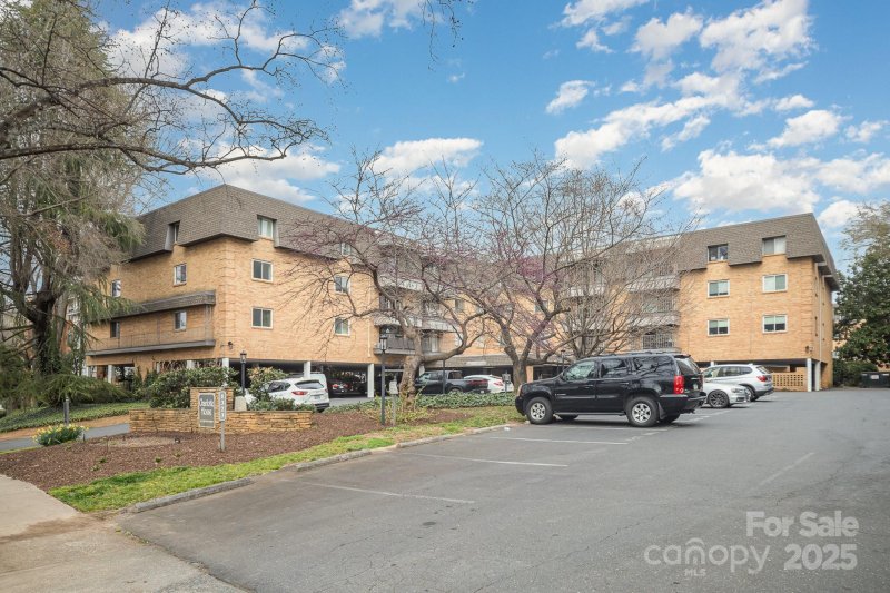 Property image 2 at 1323 Queens Road, Charlotte, NC 28207