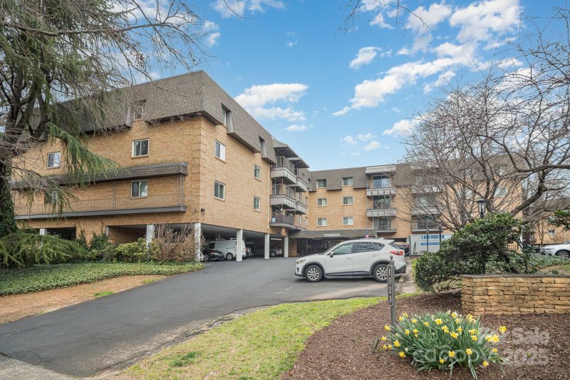 Property image 3 at 1323 Queens Road, Charlotte, NC 28207