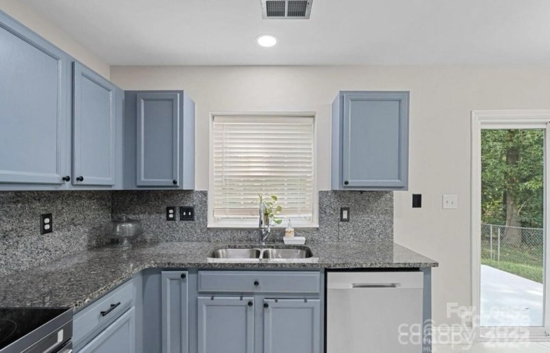 Property image 5 at 231 Winding Canyon Drive, Charlotte, NC 28214