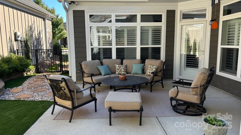 Property image 2 of 16116 Lakeside Loop Lane in The Courtyards on Lake Norman, Cornelius, NC 28031