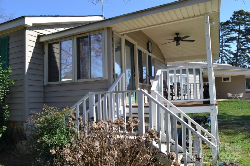 Property image 2 at 752 Pinehaven Drive, New London, NC 28127