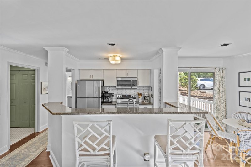 Property image 2 at 2500 Cranbrook Lane, Charlotte, NC 28207