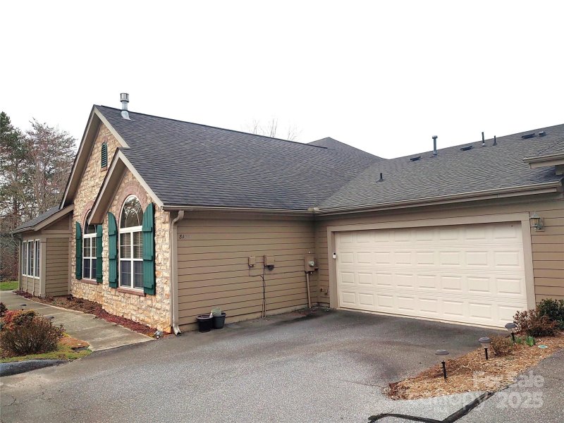 Property image 2 at 810 Wynnshire Drive, Hickory, NC 28601