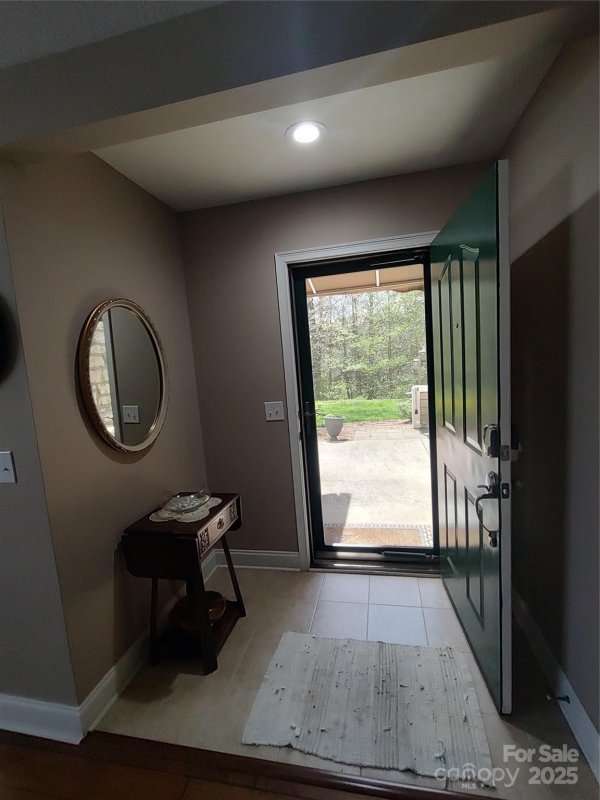 Property image 3 at 810 Wynnshire Drive, Hickory, NC 28601