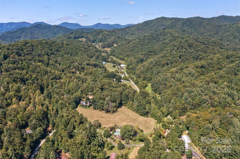 Property image 3 of 404 Amanda Drive in Mountain Meadows, Mars Hill, NC 28754