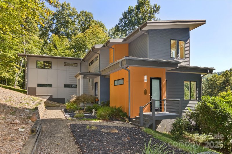 Property image 5 of 404 Amanda Drive in Mountain Meadows, Mars Hill, NC 28754