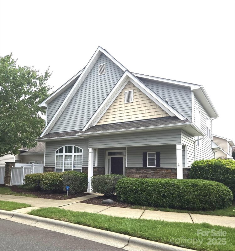 Stonegrove, Charlotte Community