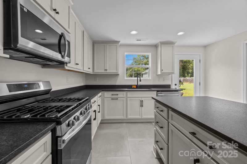 Property image 3 of 1511 Lisbon Lane in Royal Oaks, Charlotte, NC 28269