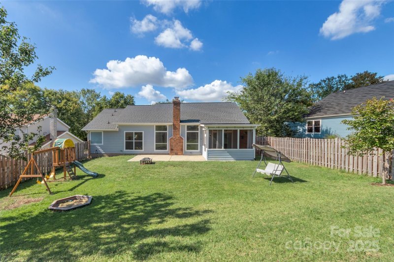 Property image 5 at 7121 Lanark Court, Charlotte, NC 28217