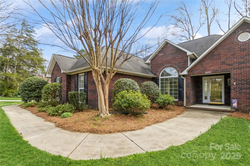 Property image 2 at 2019 W Laporte Drive, Charlotte, NC 28216