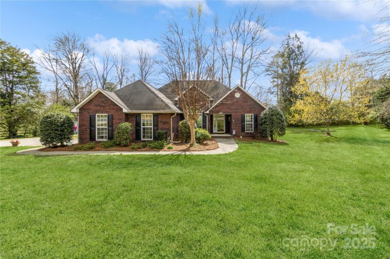 Property image 3 at 2019 W Laporte Drive, Charlotte, NC 28216