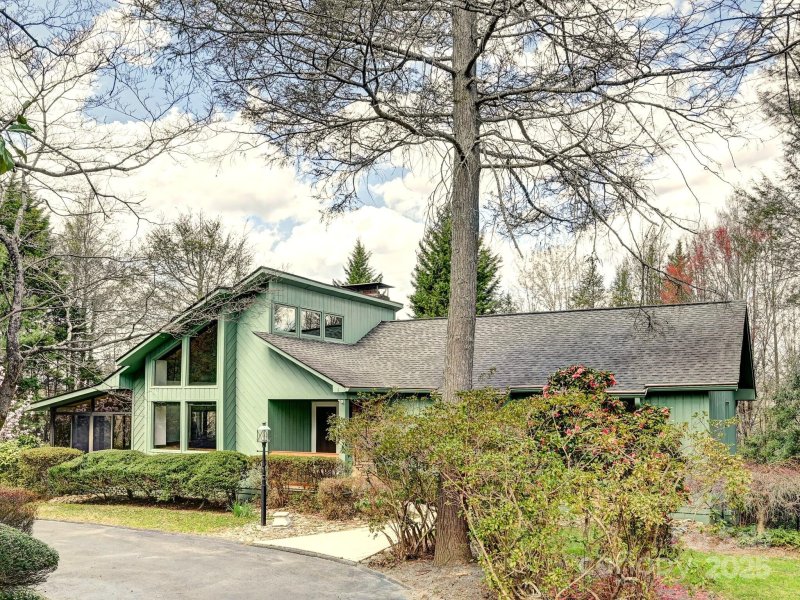 Property image 3 at 71 Underhill Road, Hendersonville, NC 28792