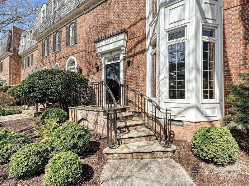 Property image 2 at 227 Perrin Place, Charlotte, NC 28207