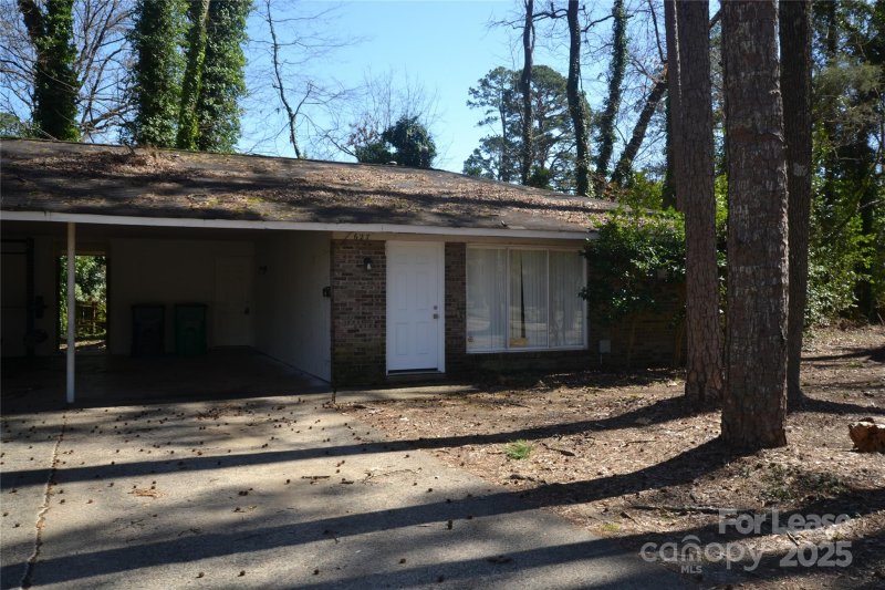 Property image 2 at 627 Blendwood Drive, Charlotte, NC 28215