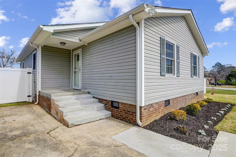 Property image 3 at 2081 Montclair Drive, Rock Hill, SC 29732