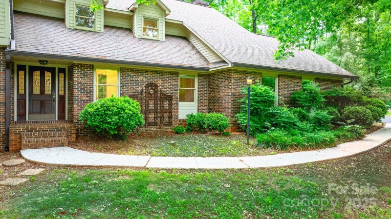 1080 Rolling Green Drive