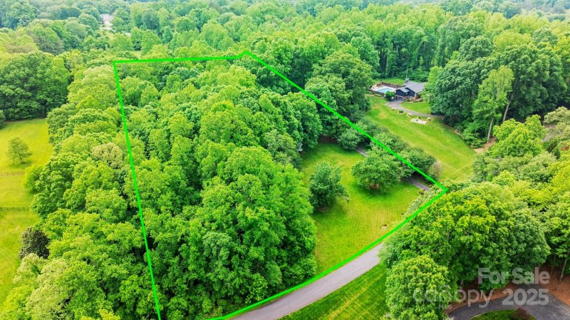 Property image 2 of 1080 Rolling Green Drive in Rolling Green, Newton, NC 28658