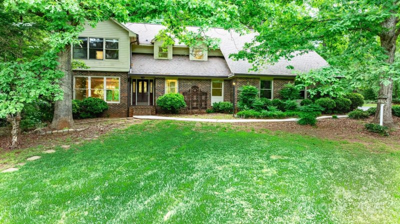 Property image 3 of 1080 Rolling Green Drive in Rolling Green, Newton, NC 28658