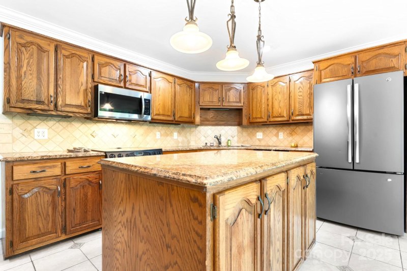 Property image 4 of 1080 Rolling Green Drive in Rolling Green, Newton, NC 28658