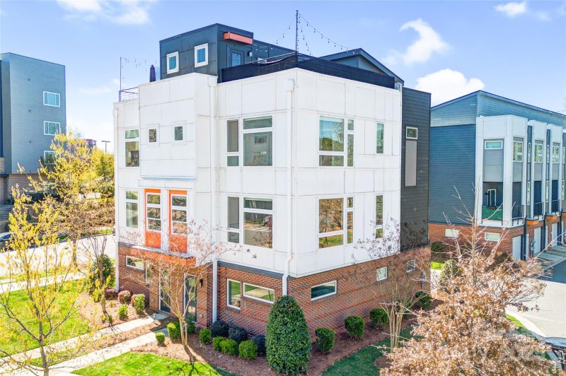 Property image 3 at 111 W Poindexter Drive, Charlotte, NC 28203