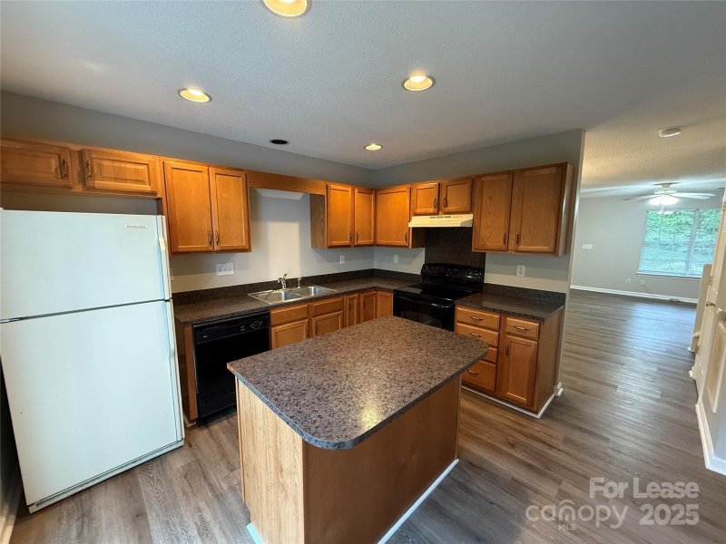 Property image 3 at 3111 Summercroft Lane, Charlotte, NC 28269