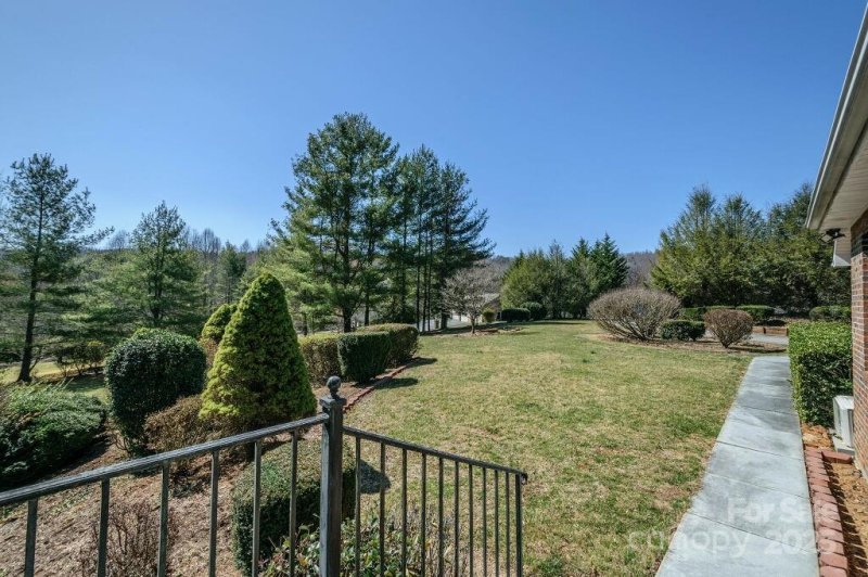 Property image 3 at 108 Sky View Lane, Hendersonville, NC 28739