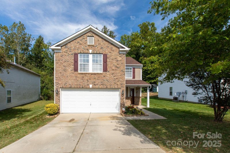 Property image 2 at 6808 Wandering Creek Drive, Charlotte, NC 28216