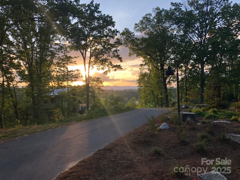 Property image 3 of 17 Tulip Poplar Trail in Olivette, Asheville, NC 28804