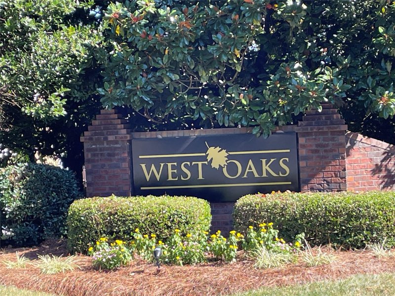 West Oaks, Kannapolis Community