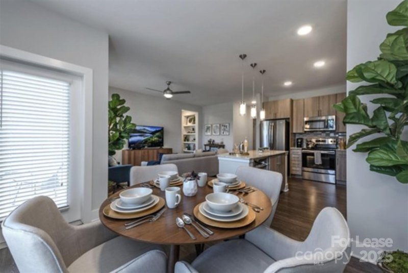 Property image 3 of 4840 Randolph Road in Providence Park, Charlotte, NC 28211