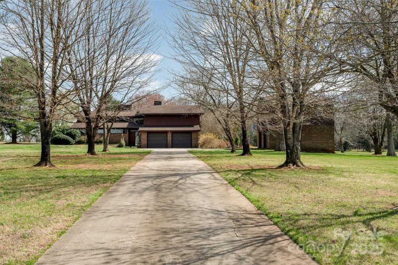 Property image 2 at 190 Country Drive, Statesville, NC 28625