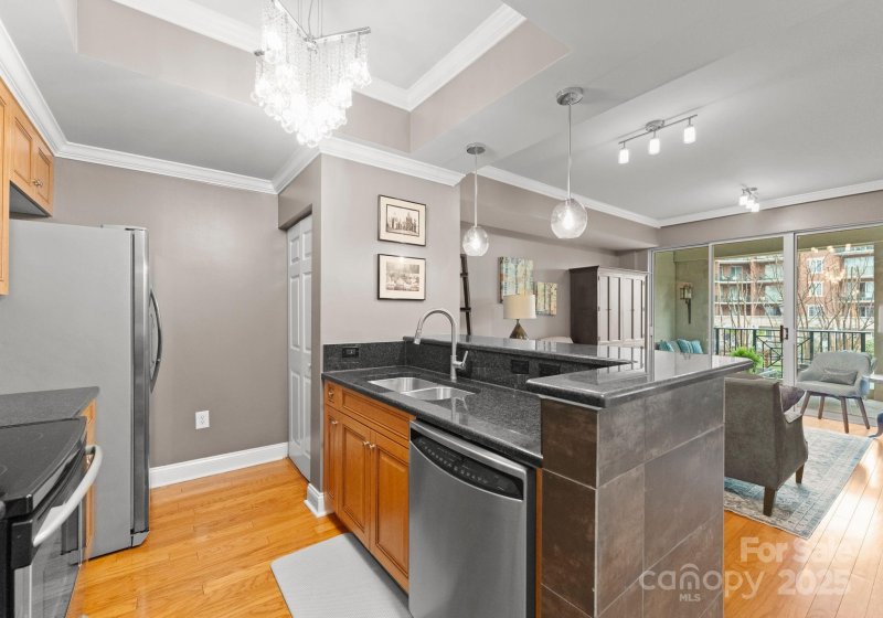 Property image 2 at 300 W 5th Street, Charlotte, NC 28202