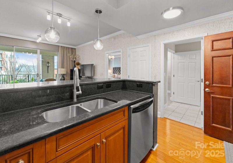 Property image 4 at 300 W 5th Street, Charlotte, NC 28202