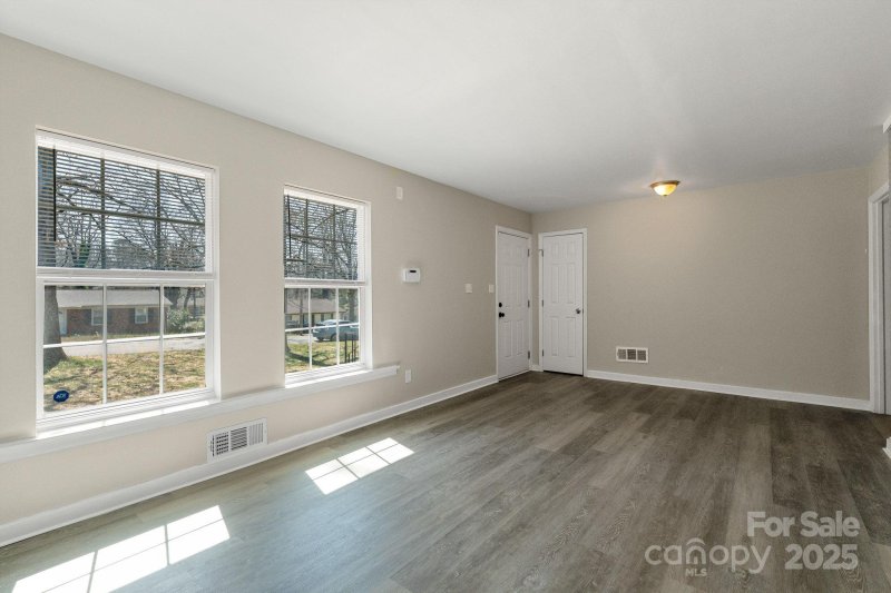 Property image 4 at 4931 Galax Drive, Charlotte, NC 28213