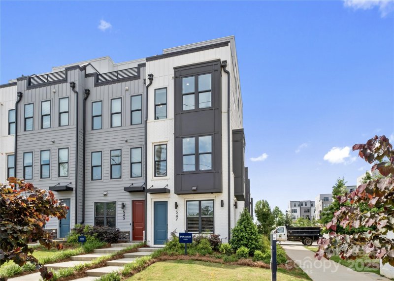 547 W Tremont Avenue