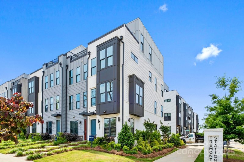 Property image 2 at 547 W Tremont Avenue, Charlotte, NC 28203