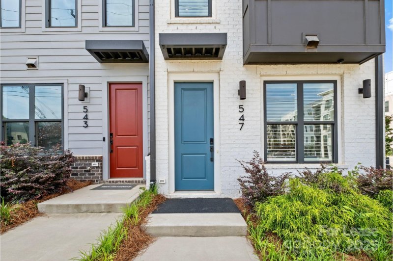 Property image 3 at 547 W Tremont Avenue, Charlotte, NC 28203