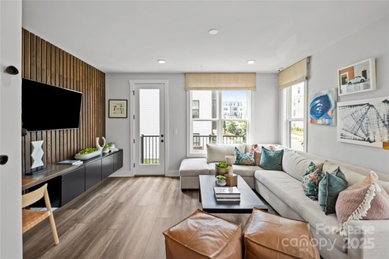 Property image 5 at 547 W Tremont Avenue, Charlotte, NC 28203