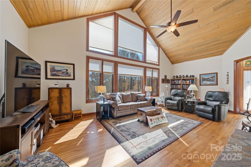 Property image 5 of 3001 Hickory Nut Trail in Sugar Hollow Farms, Hendersonville, NC 28739