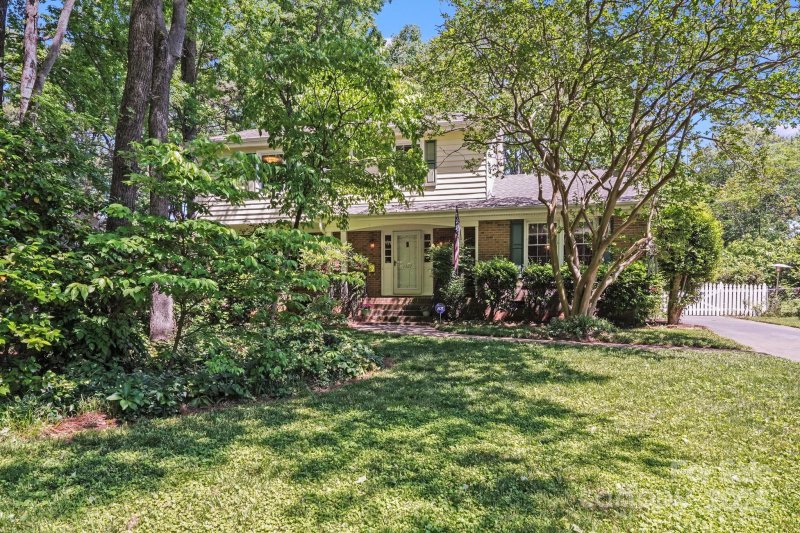 Property image 2 at 1327 Cedarwood Lane, Charlotte, NC 28212