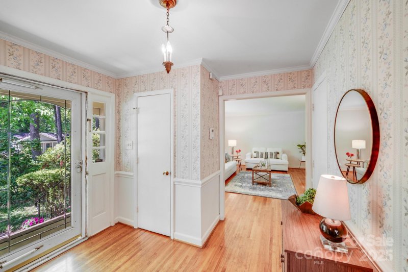 Property image 4 at 1327 Cedarwood Lane, Charlotte, NC 28212